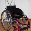 Dětský invalidní vozík s růstovou nastavitelností